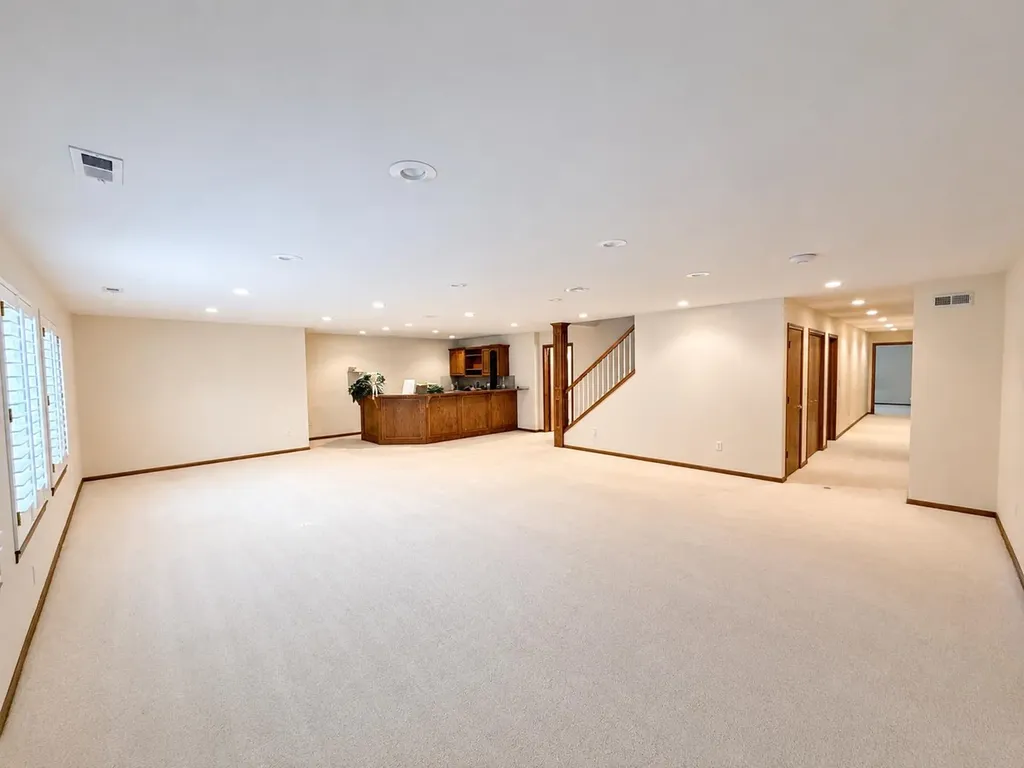 2534 Briarwood Hutchinson KS 67502