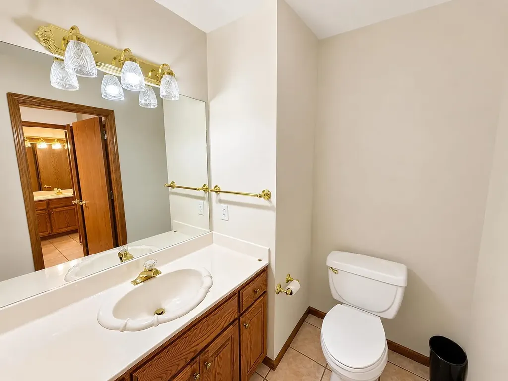 2534 Briarwood Hutchinson KS 67502