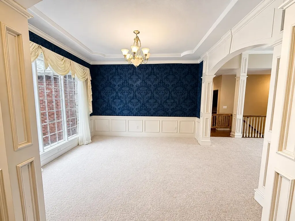 2534 Briarwood Hutchinson KS 67502