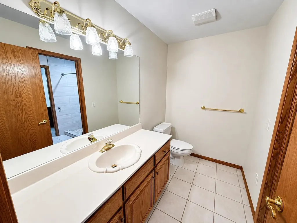 2534 Briarwood Hutchinson KS 67502