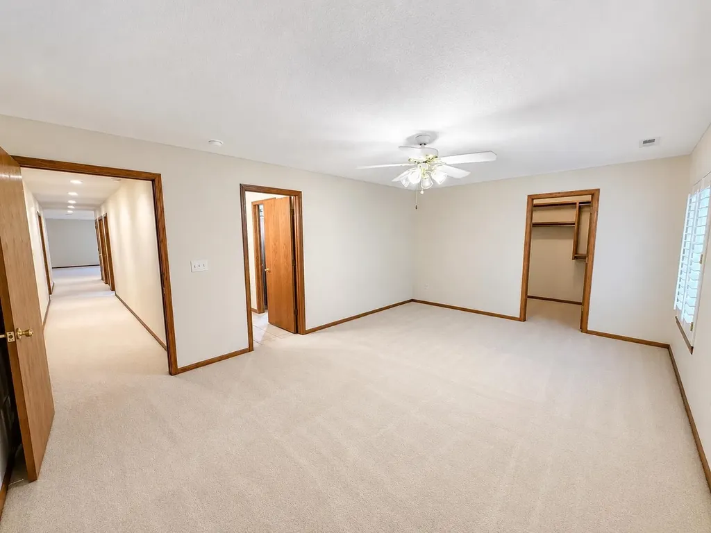 2534 Briarwood Hutchinson KS 67502