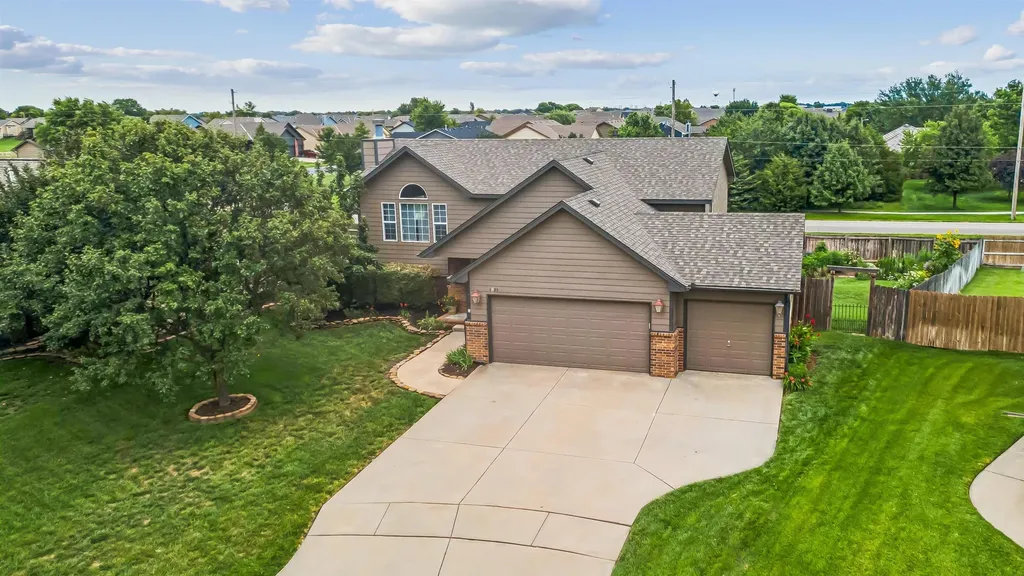 1925 E Sunset Court Goddard KS 67052