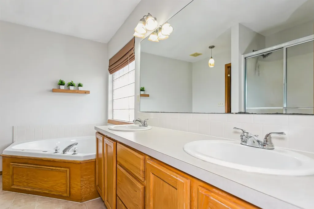 1925 E Sunset Court Goddard KS 67052