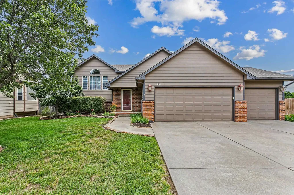 1925 E Sunset Court Goddard KS 67052