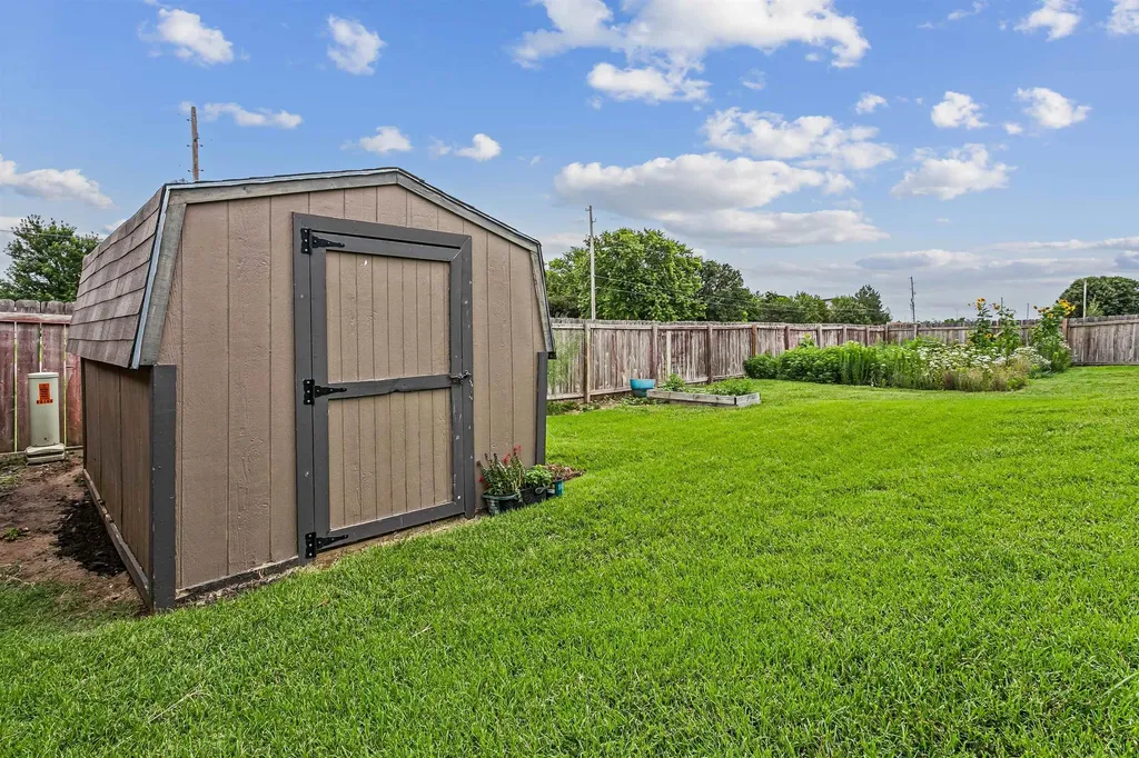 1925 E Sunset Court Goddard KS 67052