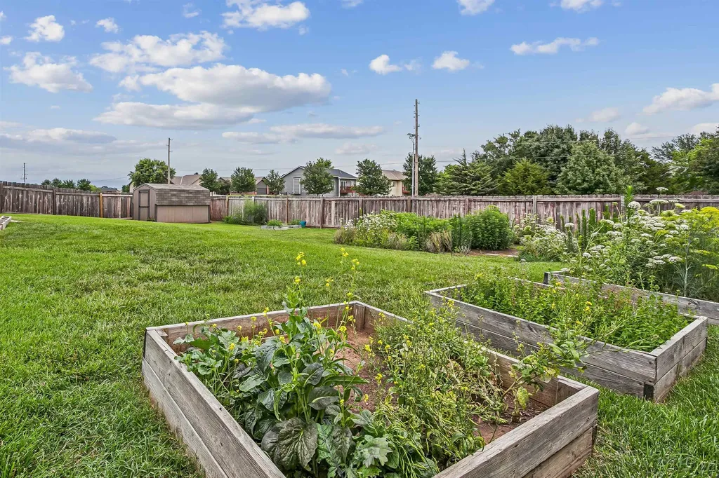 1925 E Sunset Court Goddard KS 67052