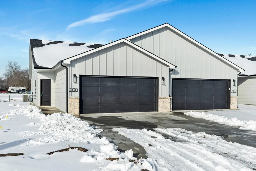 2108-2110 E Plaza Court Haysville KS 67060