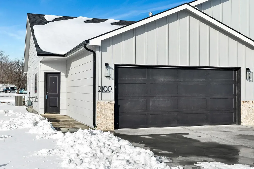 2108-2110 E Plaza Court Haysville KS 67060