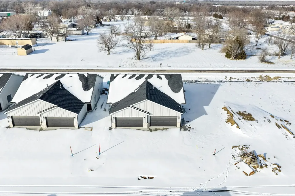 2108-2110 E Plaza Court Haysville KS 67060