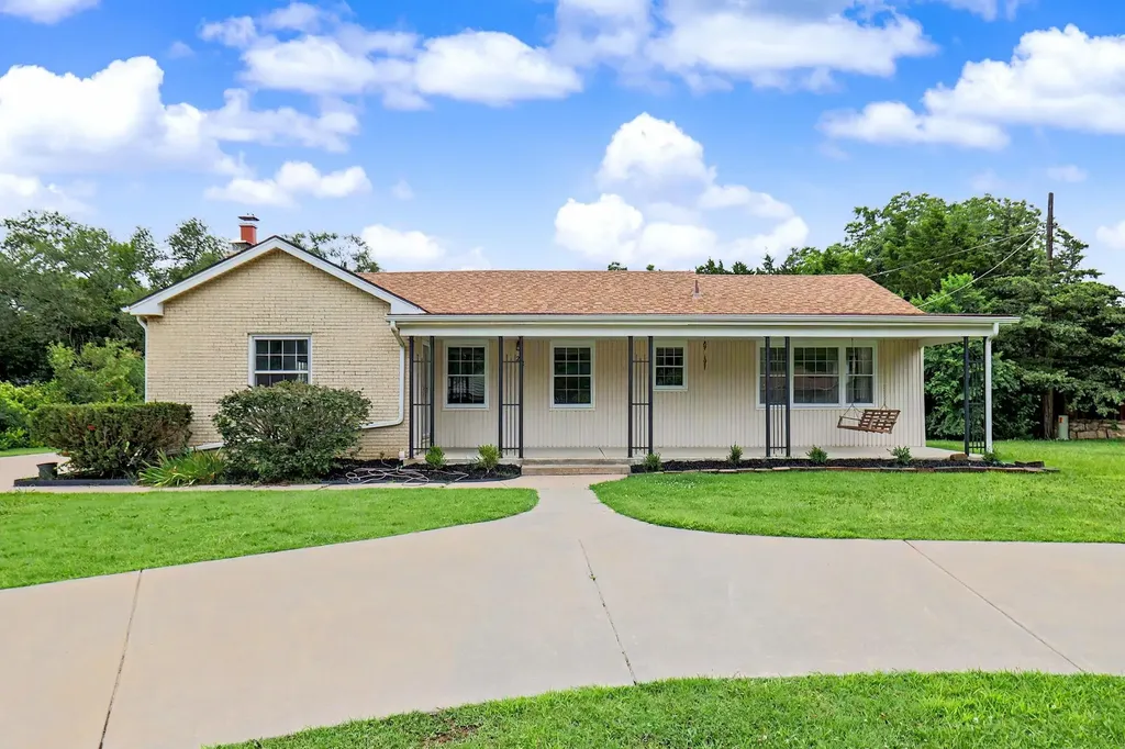 22 E Sequoia Wichita KS 67206