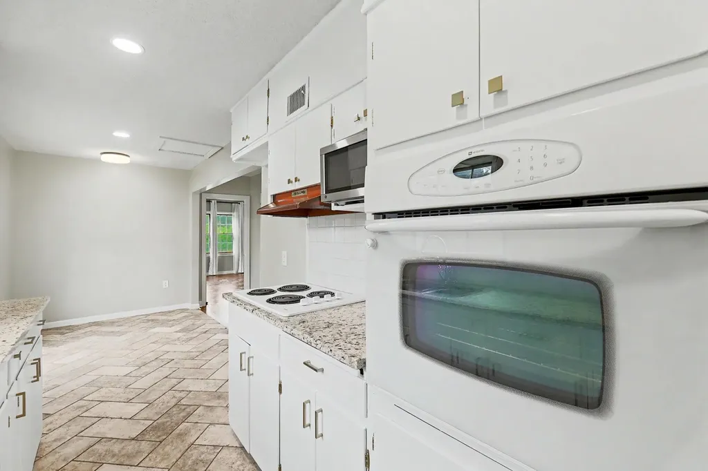 22 E Sequoia Wichita KS 67206