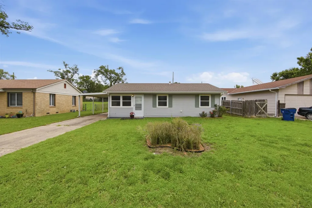 6654 N Longmont Street Park City KS 67219