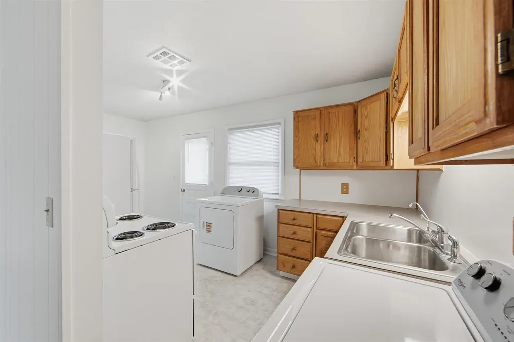 6654 N Longmont Street Park City KS 67219
