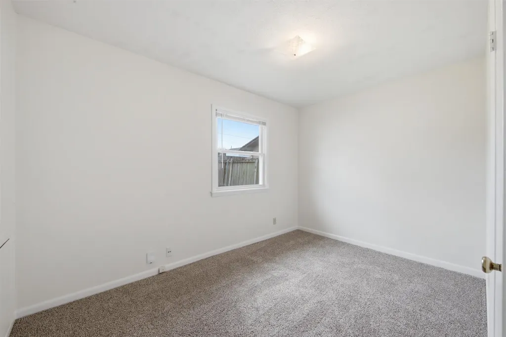 6654 N Longmont Street Park City KS 67219