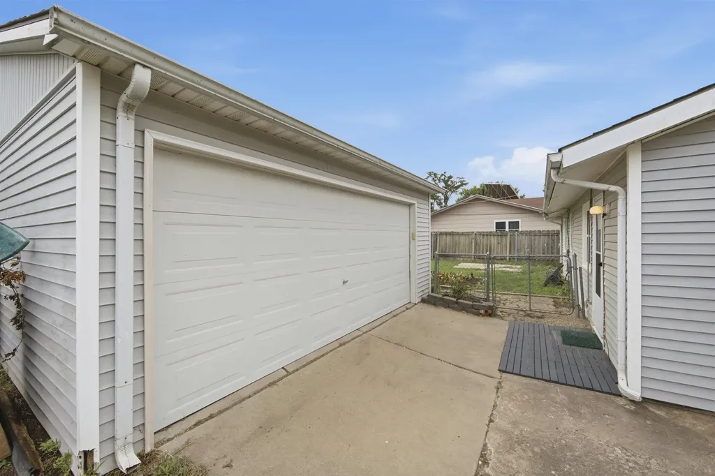 6654 N Longmont Street Park City KS 67219
