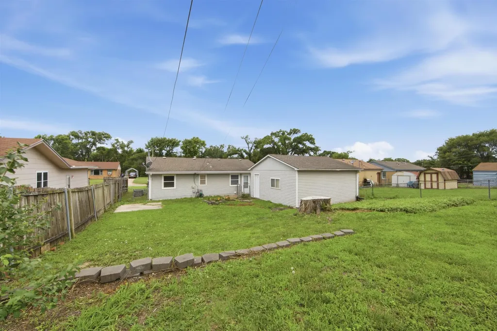 6654 N Longmont Street Park City KS 67219