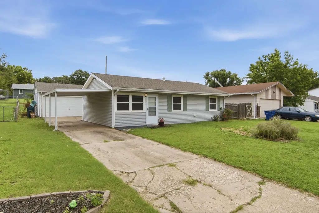 6654 N Longmont Street Park City KS 67219