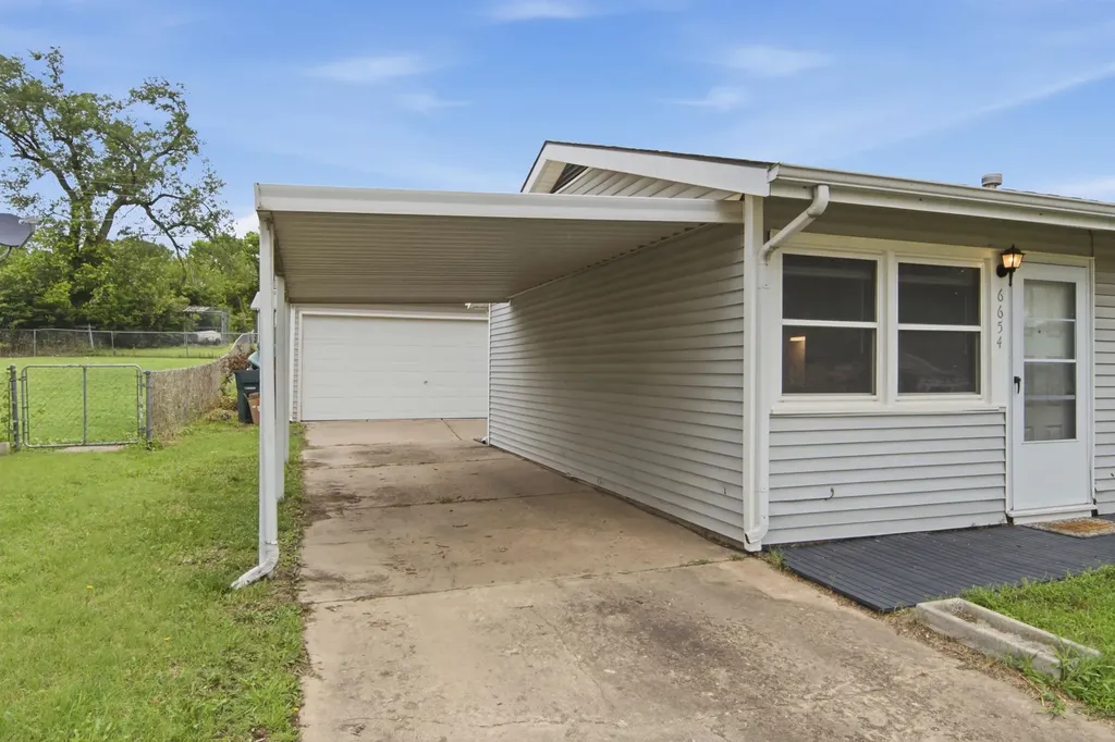 6654 N Longmont Street Park City KS 67219