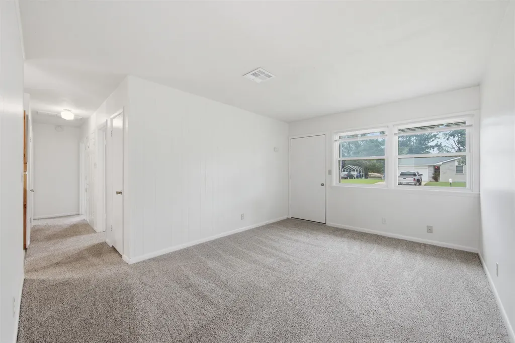 6654 N Longmont Street Park City KS 67219