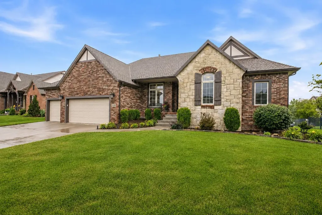 2249 N Stonegate Andover KS 67002