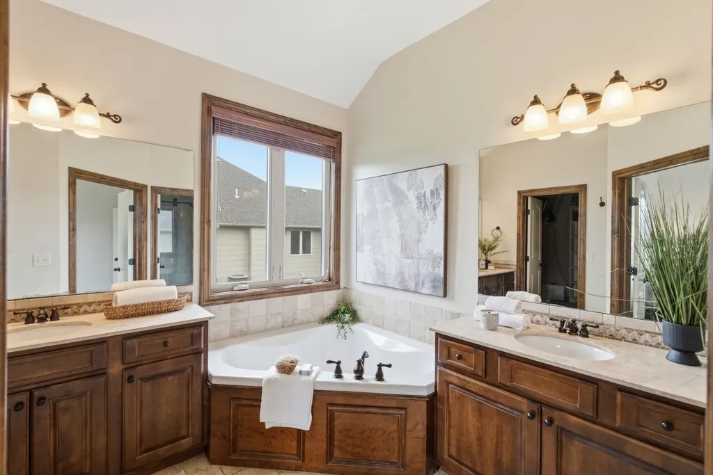 2249 N Stonegate Andover KS 67002