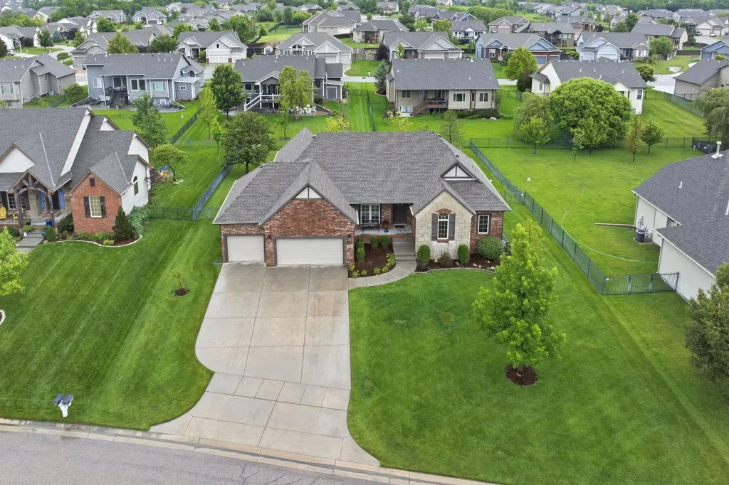 2249 N Stonegate Andover KS 67002