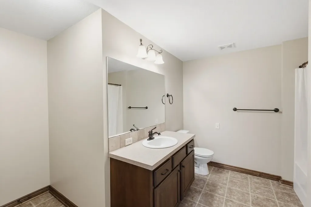2249 N Stonegate Andover KS 67002