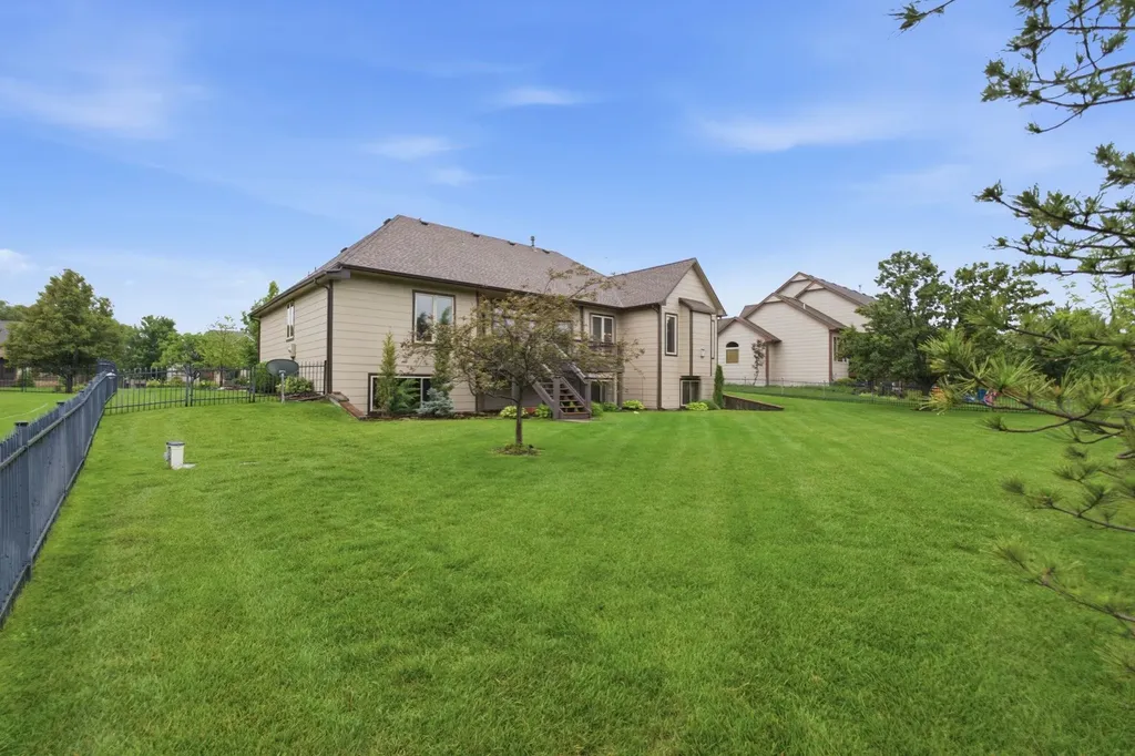 2249 N Stonegate Andover KS 67002