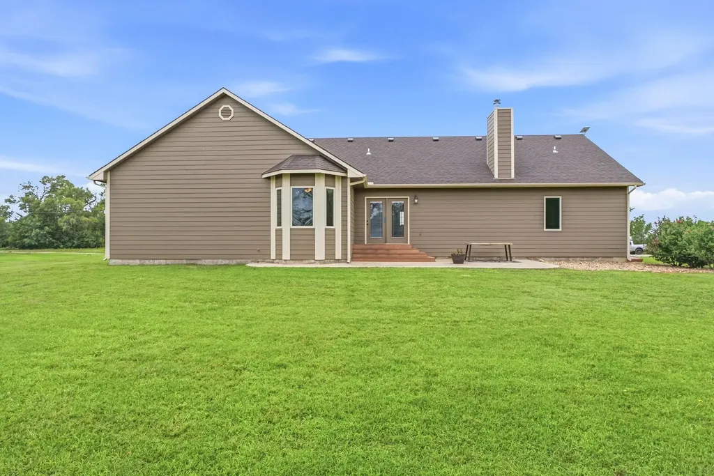 962 W 120th Avenue N Conway Springs KS 67031-8046