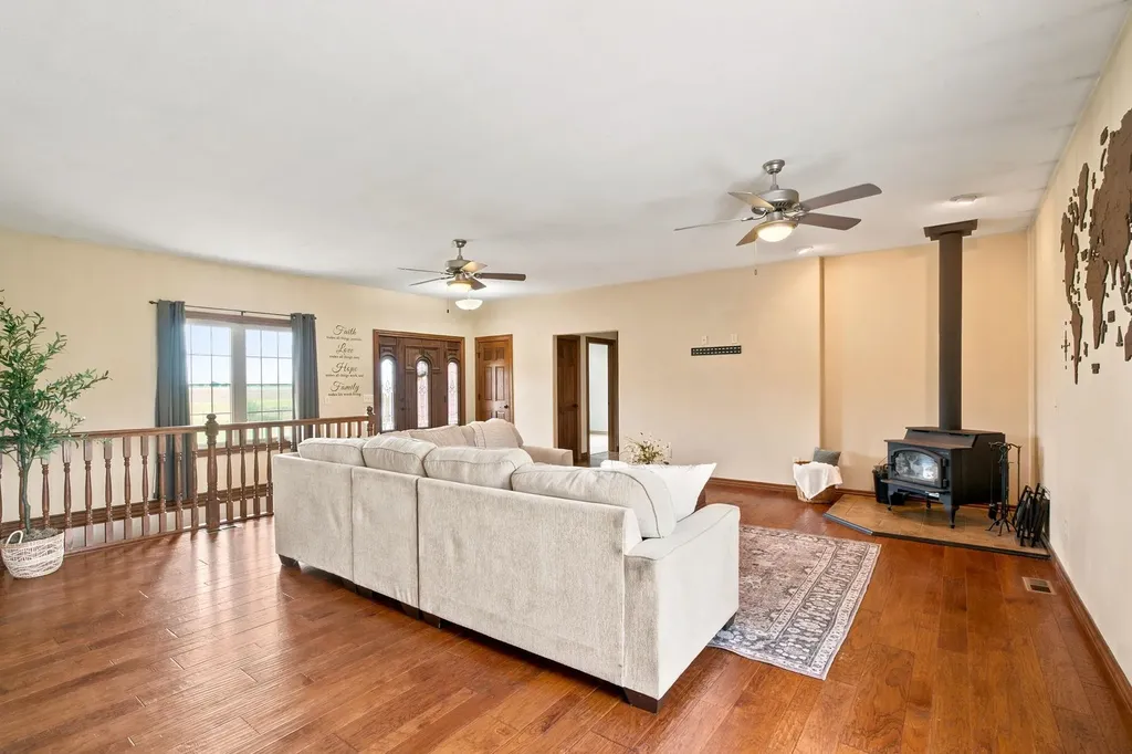 962 W 120th Avenue N Conway Springs KS 67031-8046