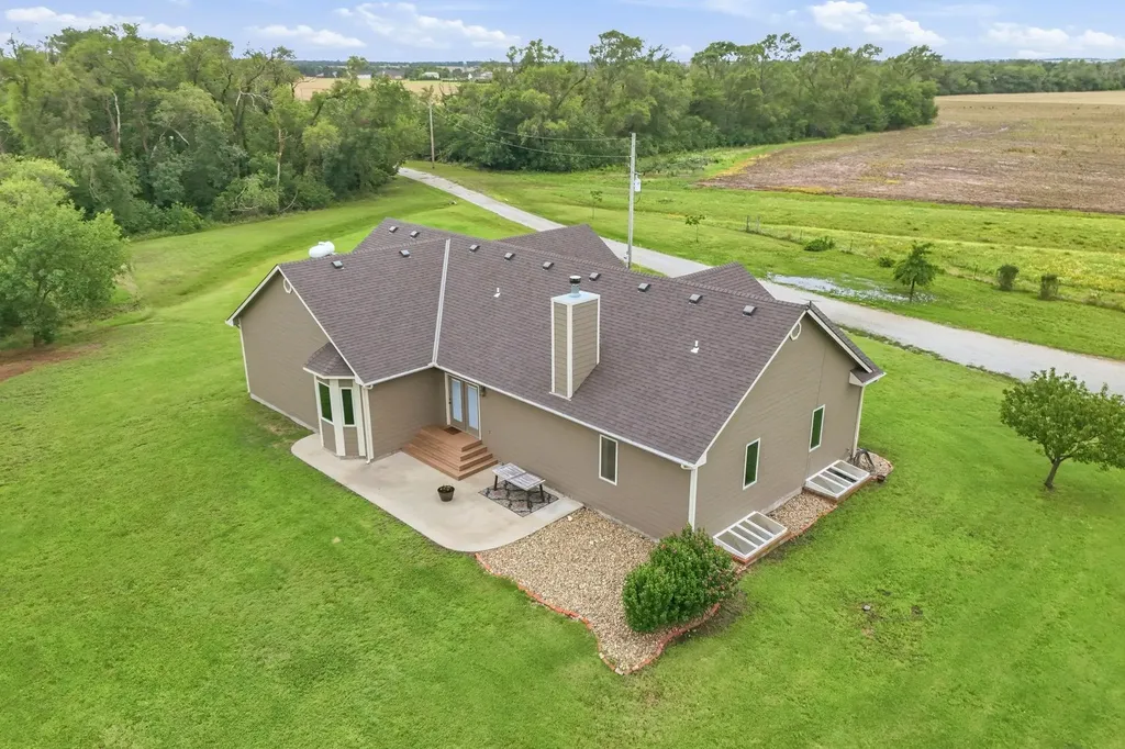 962 W 120th Avenue N Conway Springs KS 67031-8046