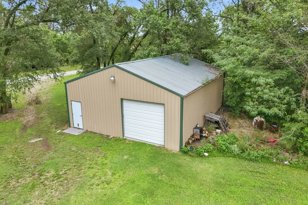 962 W 120th Avenue N Conway Springs KS 67031-8046