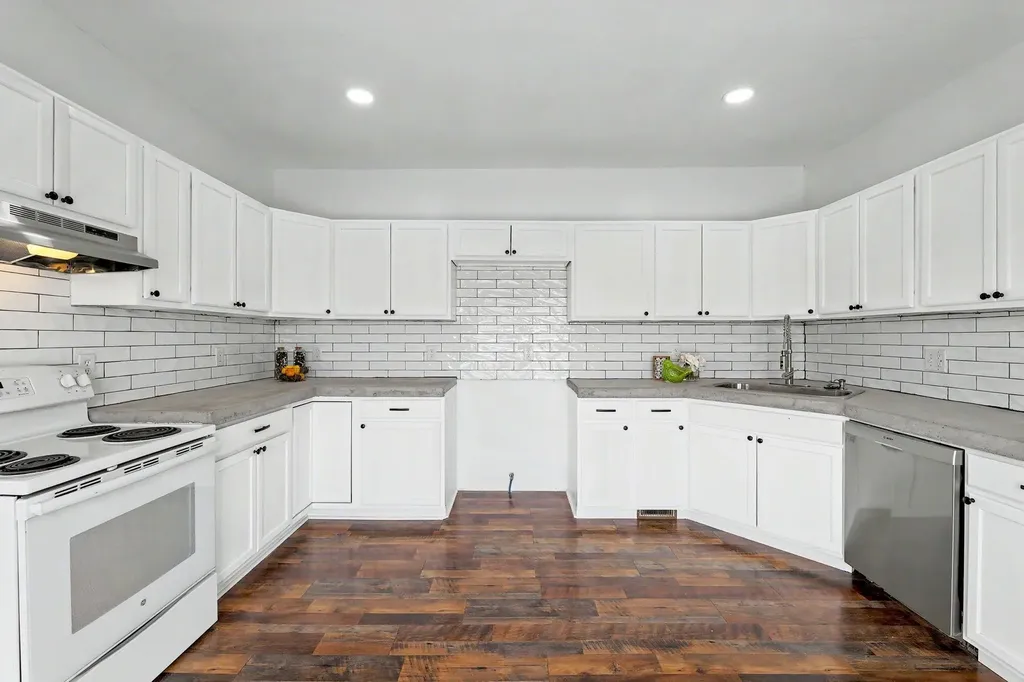 12024 SW 160th Street Rose Hill KS 67133