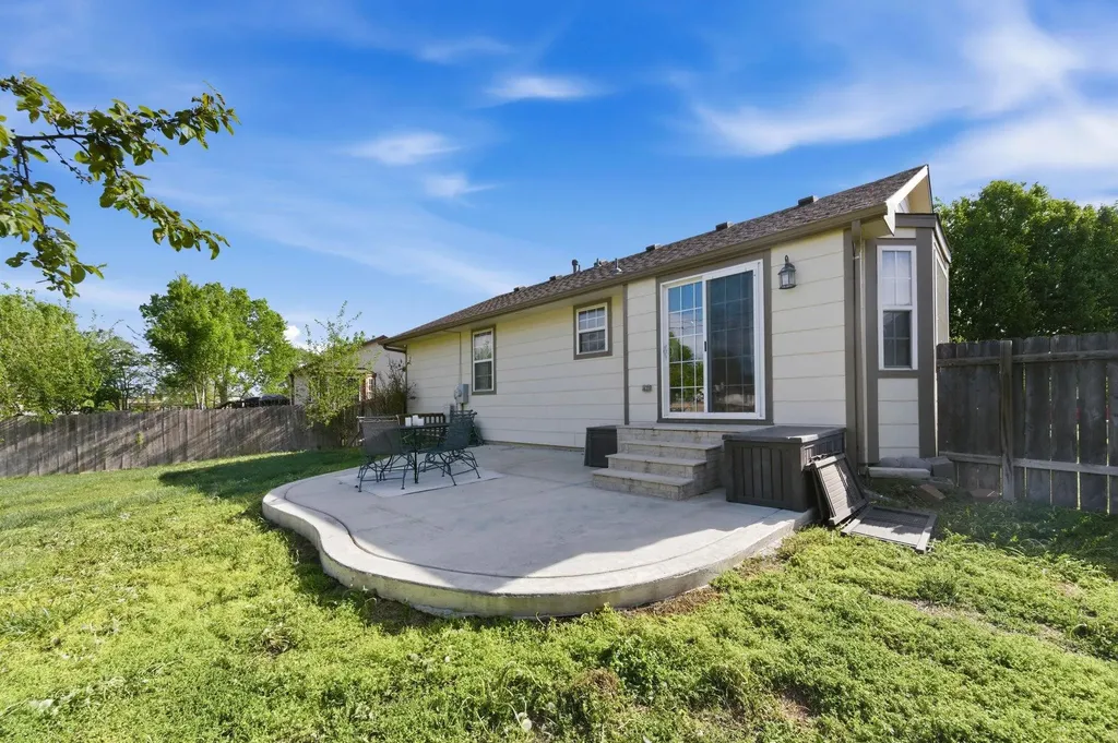 849 S Sunset Circle Andover KS 67002