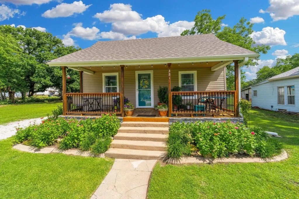 321 E Harvey Wellington KS 67152