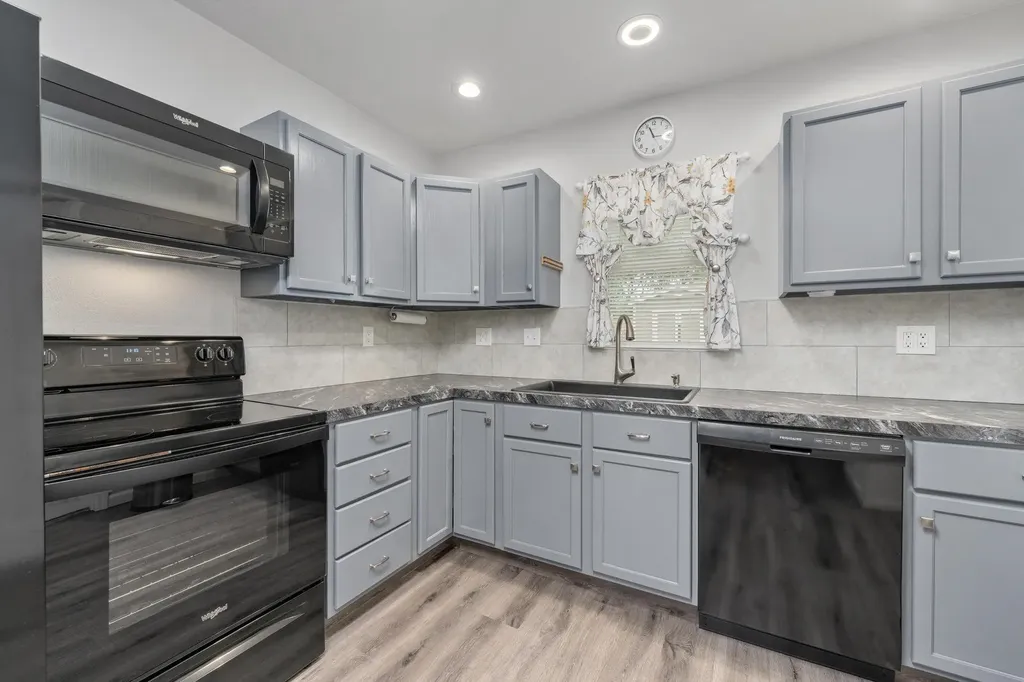 321 E Harvey Wellington KS 67152