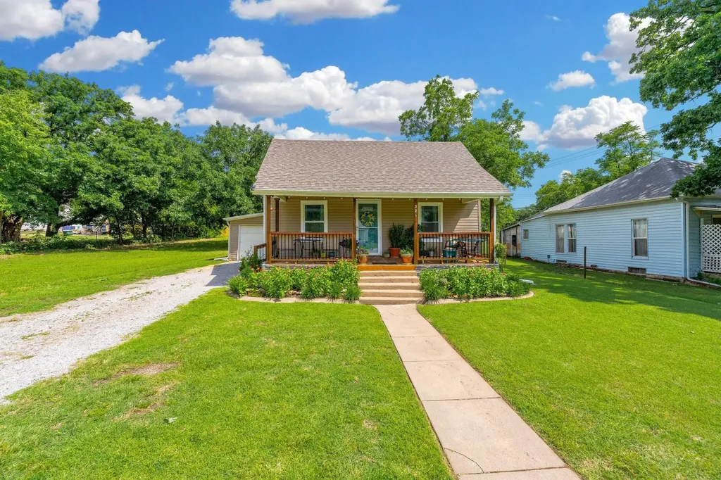 321 E Harvey Wellington KS 67152