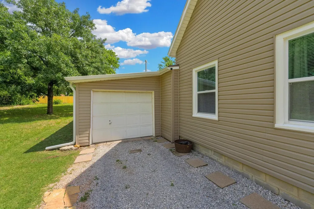 321 E Harvey Wellington KS 67152