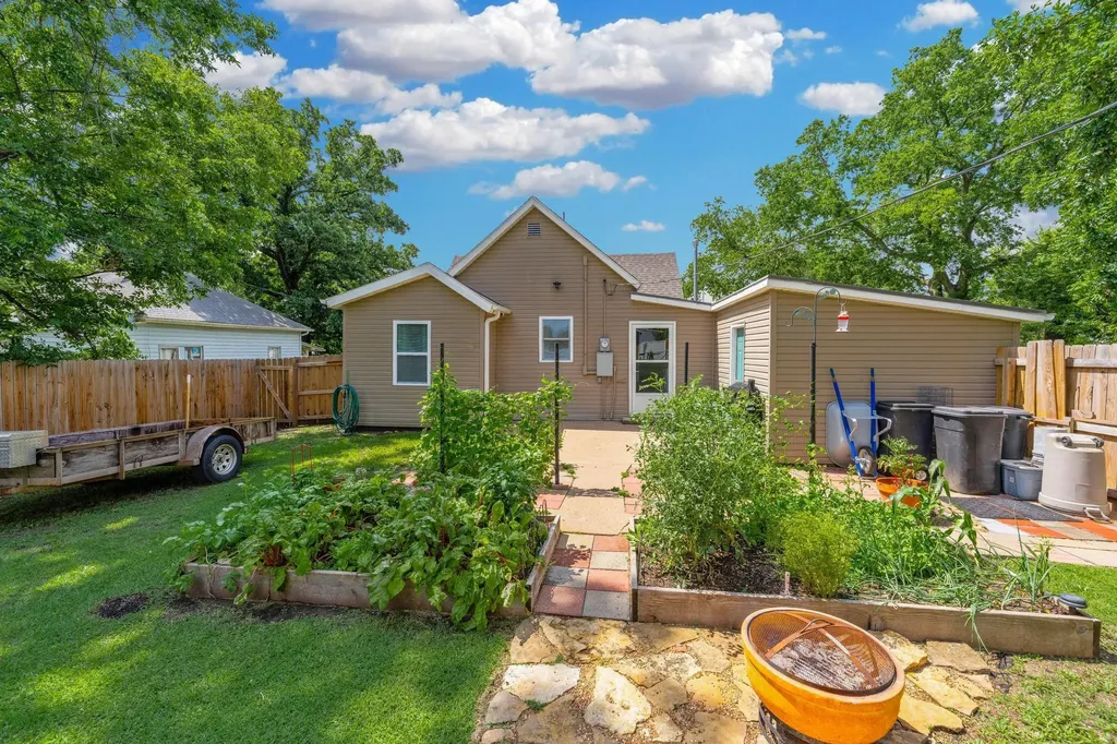 321 E Harvey Wellington KS 67152