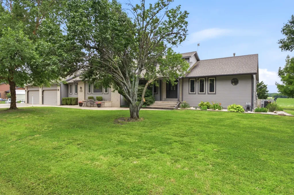 405 Riverview Street Douglass KS 67039-9402