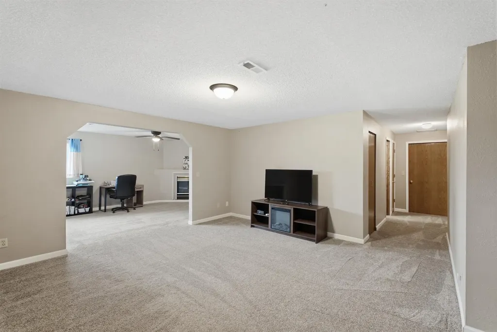 405 Riverview Street Douglass KS 67039-9402