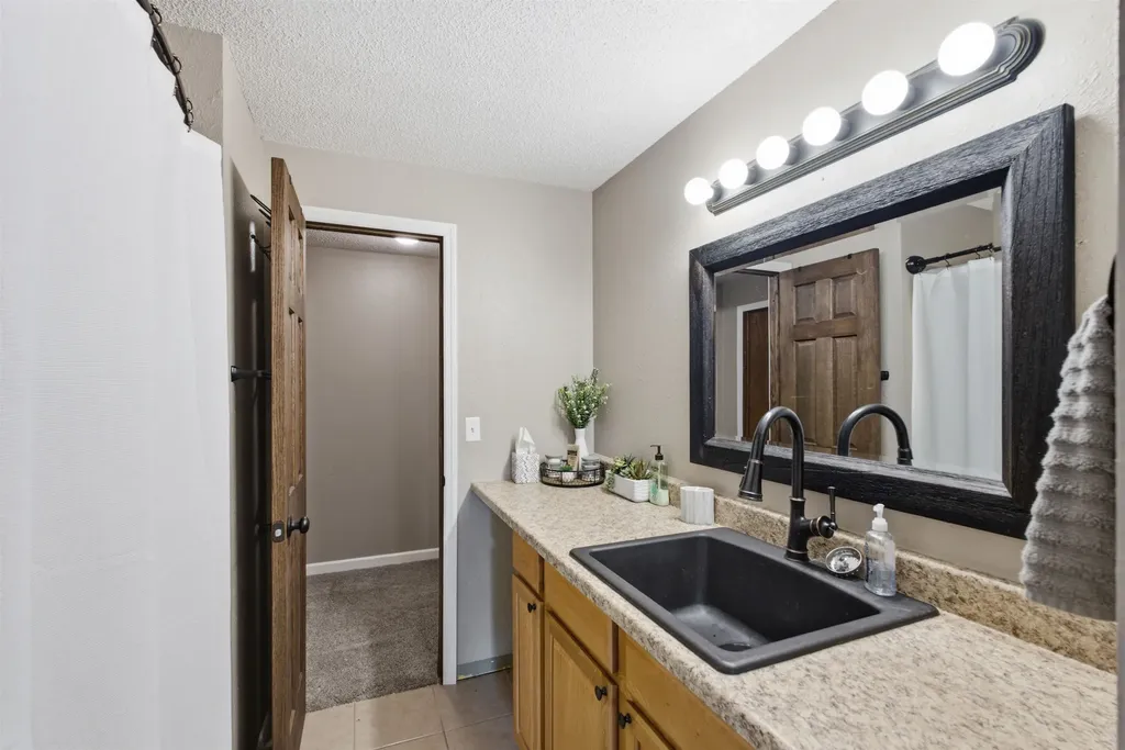 405 Riverview Street Douglass KS 67039-9402
