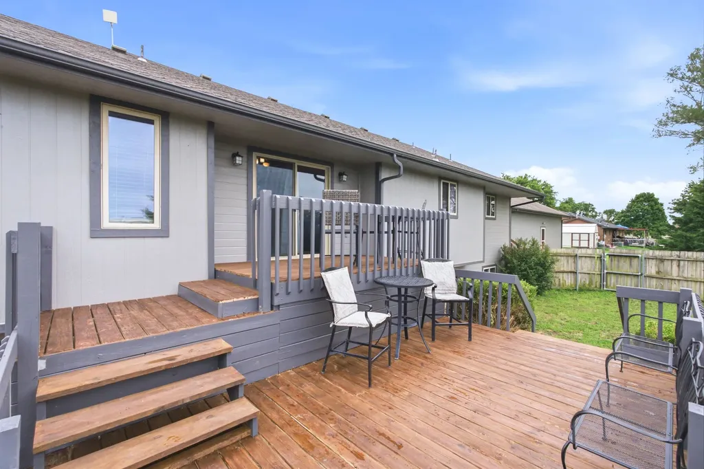 405 Riverview Street Douglass KS 67039-9402