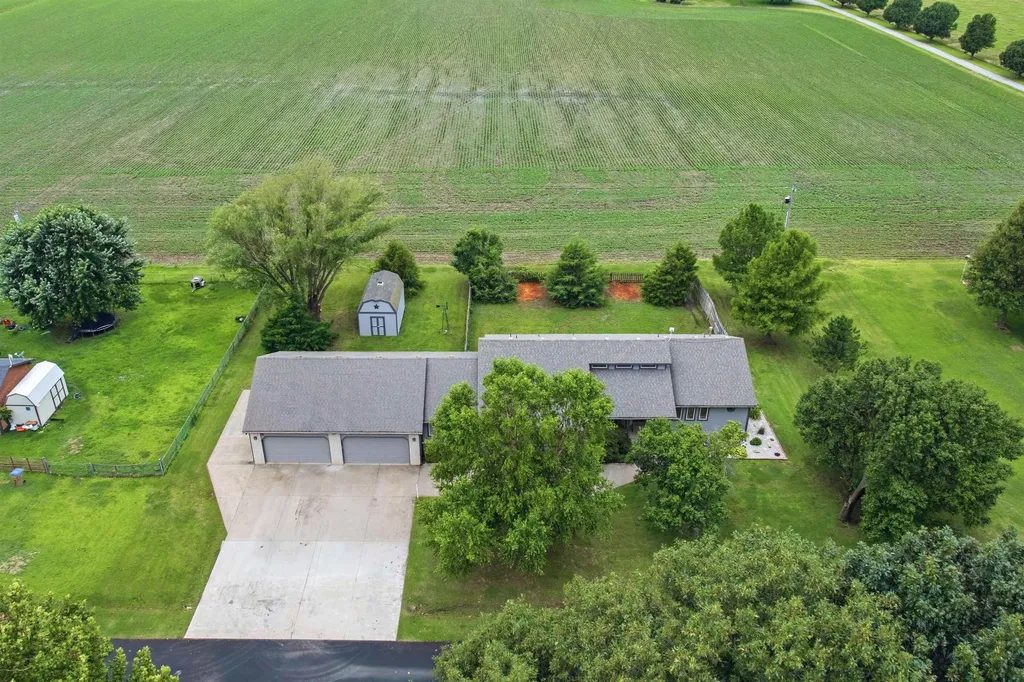 405 Riverview Street Douglass KS 67039-9402