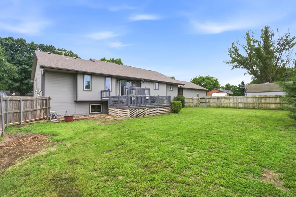 405 Riverview Street Douglass KS 67039-9402