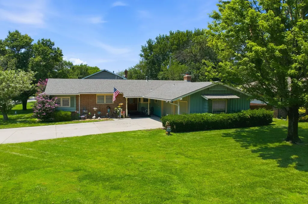 3075 W River Park Drive Wichita KS 67203-2080
