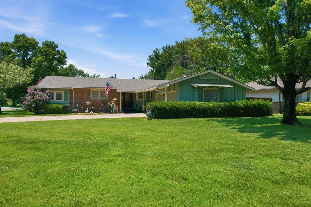 3075 W River Park Drive Wichita KS 67203-2080