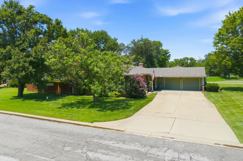 3075 W River Park Drive Wichita KS 67203-2080