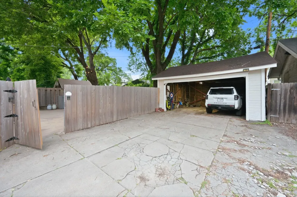 324 N Fountain Wichita KS 67208