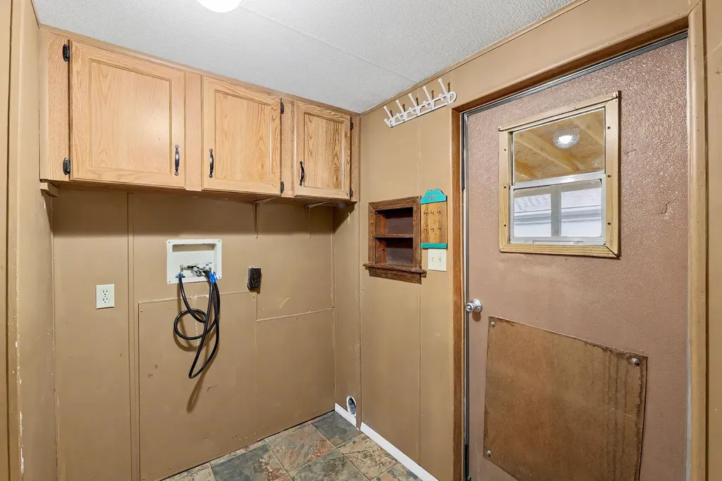 325 S Wichita Benton KS 67017